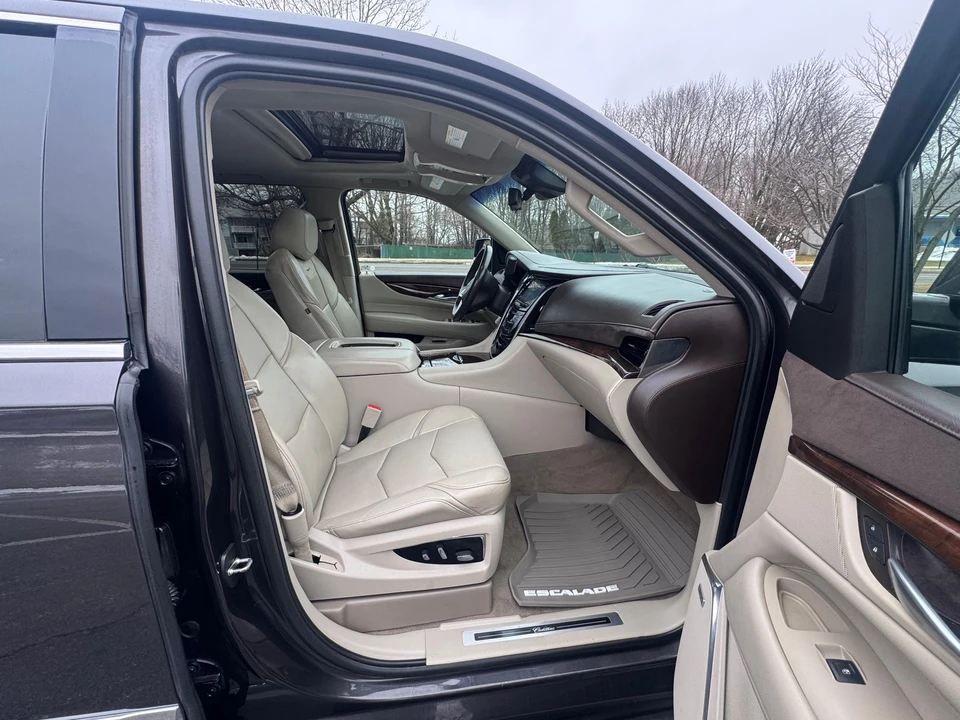 2017 Cadillac Escalade 4th Gen - Image 24 of 31