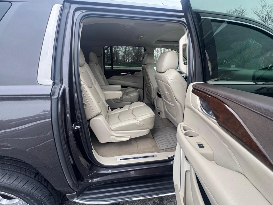 2017 Cadillac Escalade 4th Gen - Image 29 of 31