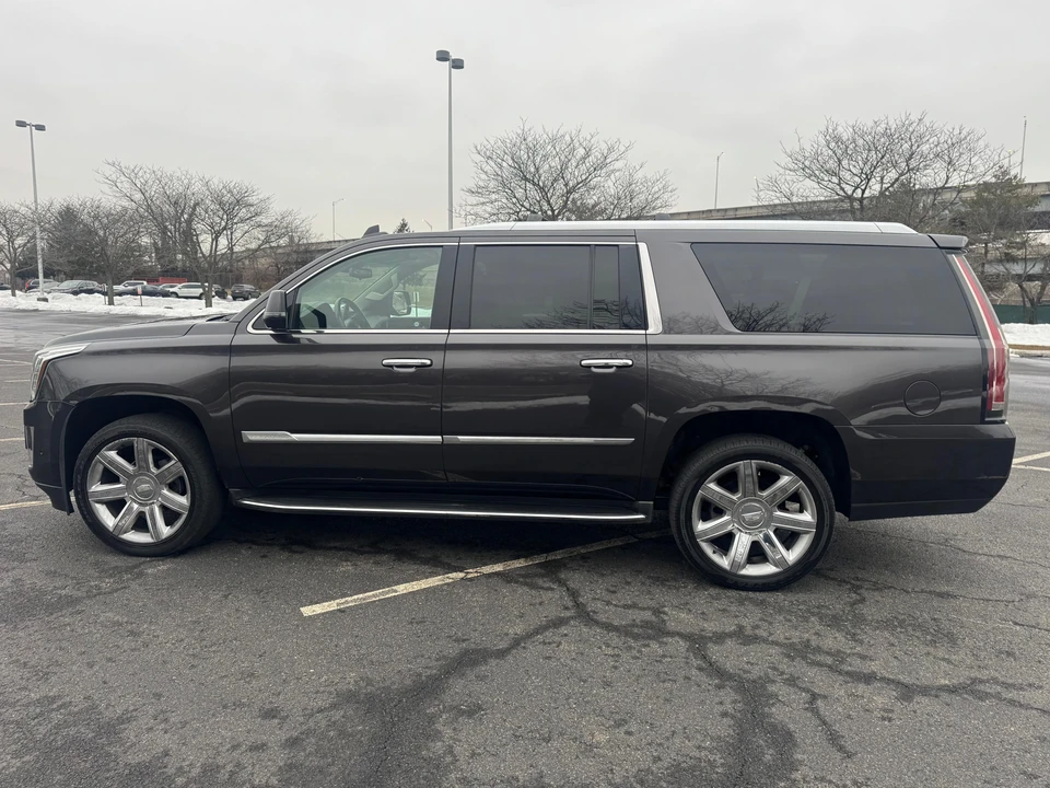 2017 Cadillac Escalade 4th Gen - Image 7 of 31