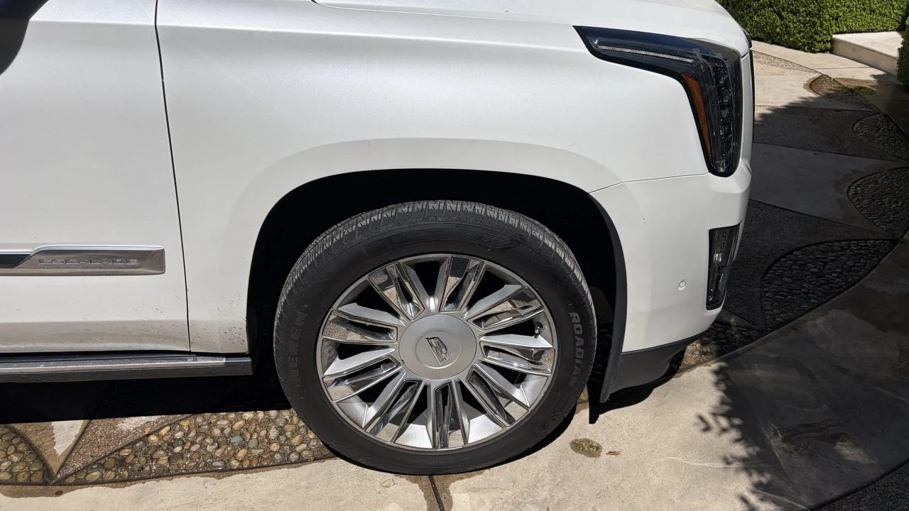 2017 Cadillac Escalade 4th Gen - Image 21 of 31