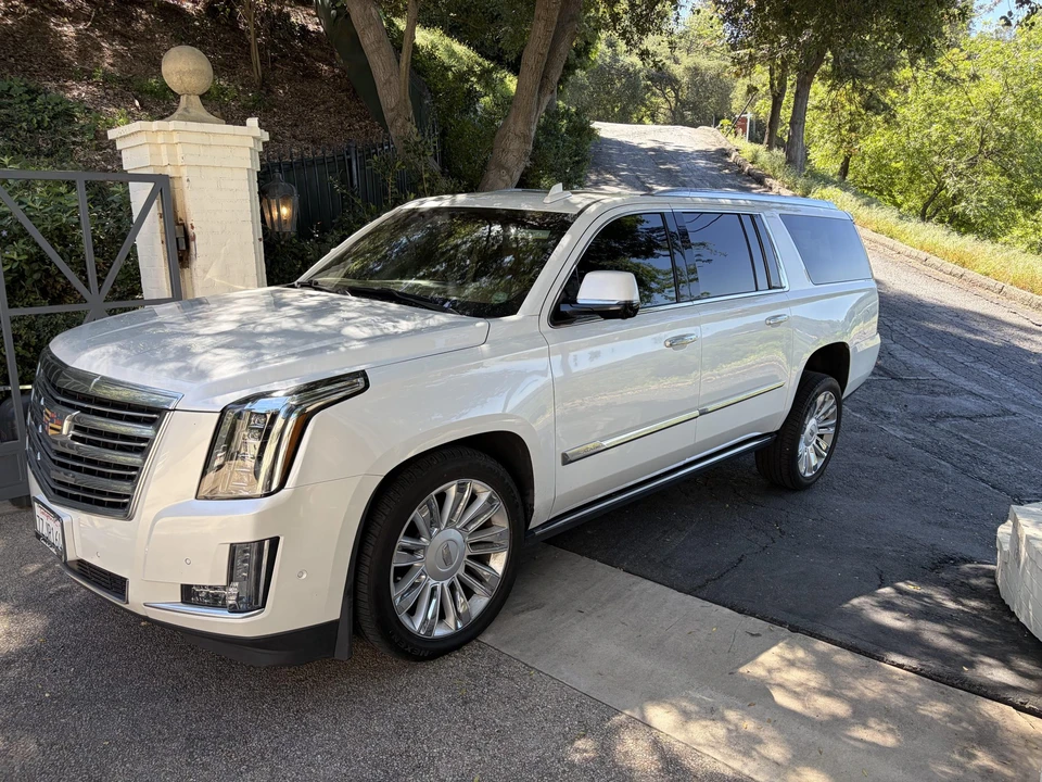 2017 Cadillac Escalade 4th Gen - Image 2 of 31