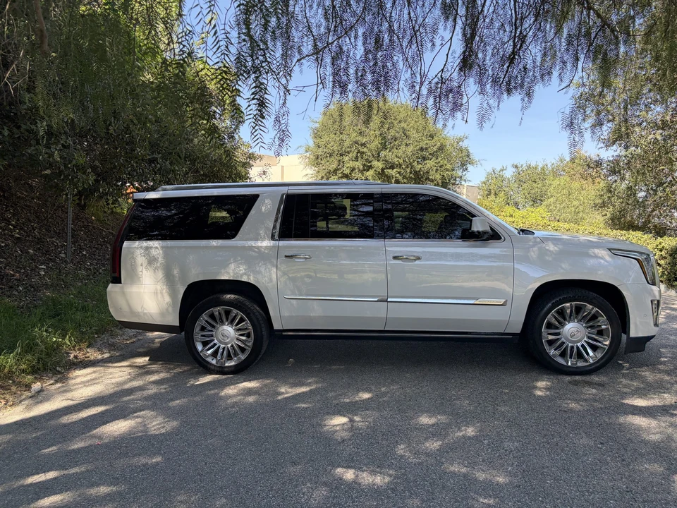 2017 Cadillac Escalade 4th Gen - Image 9 of 31