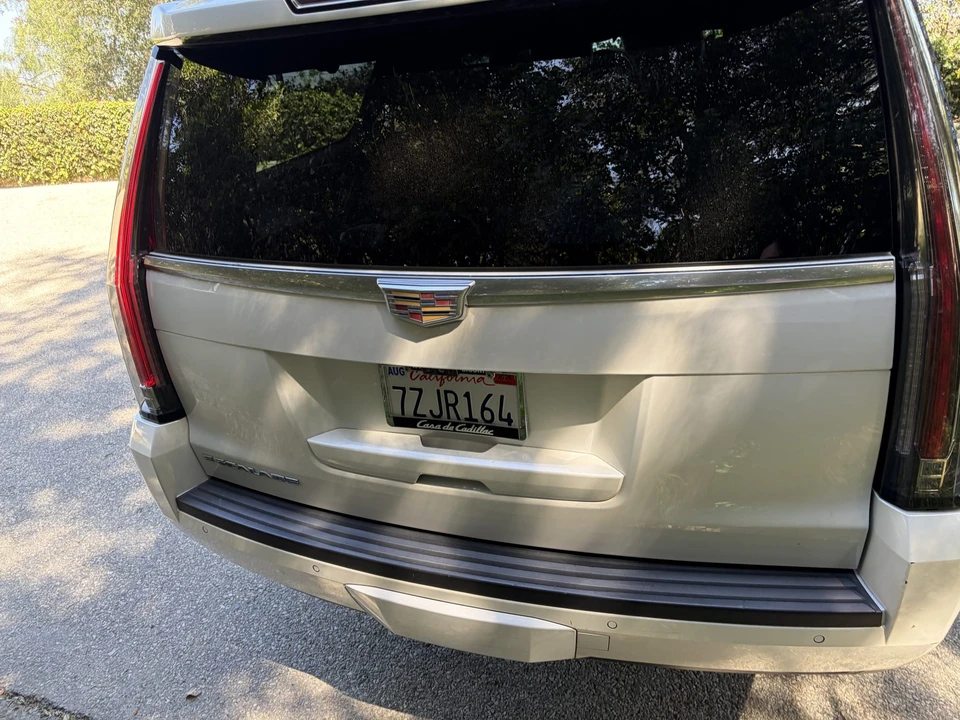 2017 Cadillac Escalade 4th Gen - Image 24 of 31