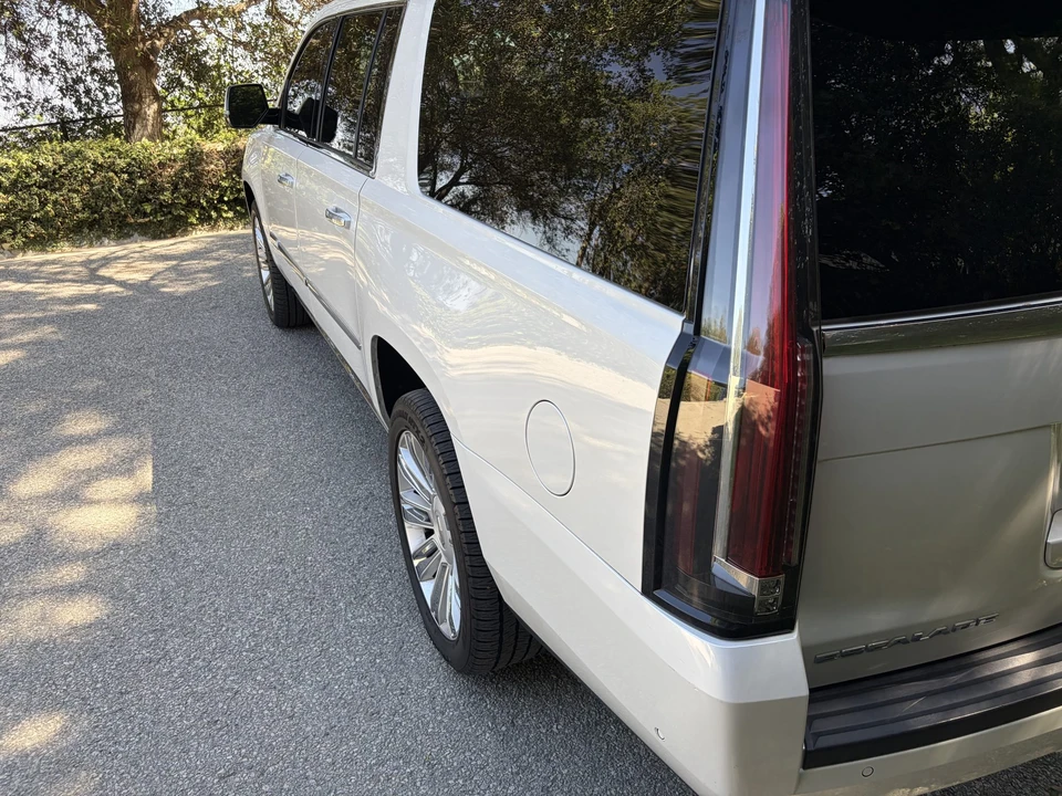 2017 Cadillac Escalade 4th Gen - Image 25 of 31