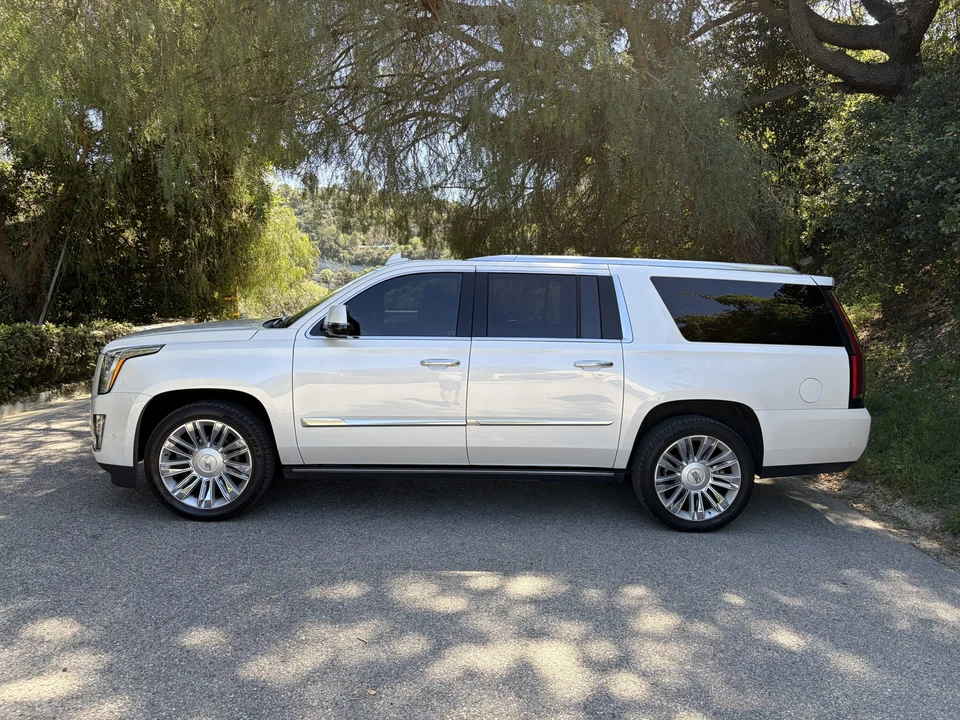 2017 Cadillac Escalade 4th Gen - Image 15 of 31