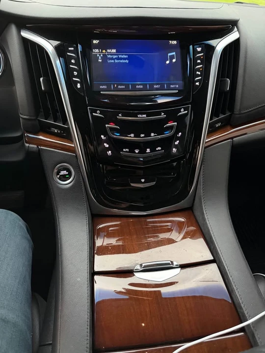 2017 Cadillac Escalade 4th Gen - Image 16 of 19