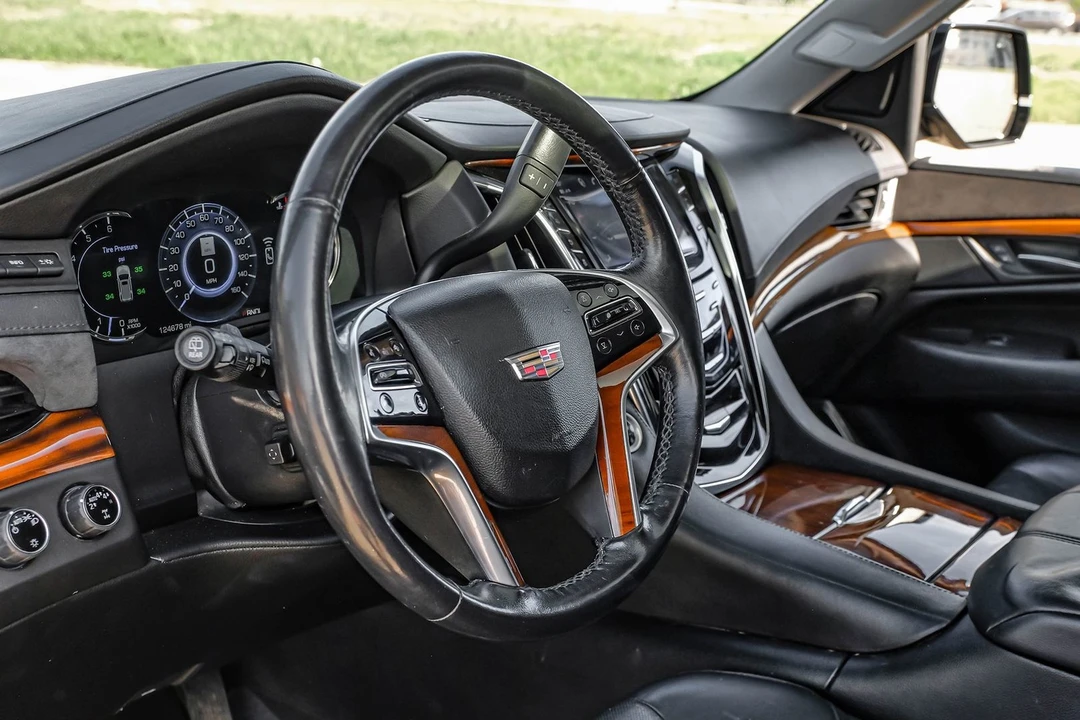2017 Cadillac Escalade 4th Gen - Image 19 of 31