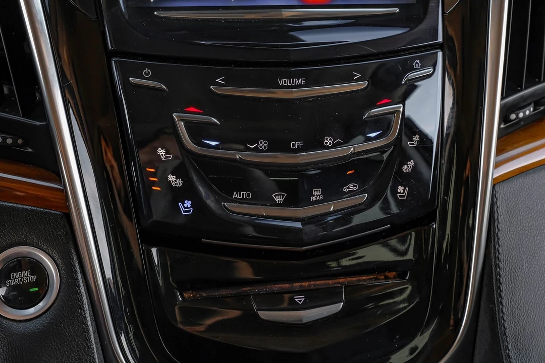 2017 Cadillac Escalade 4th Gen - Image 28 of 31