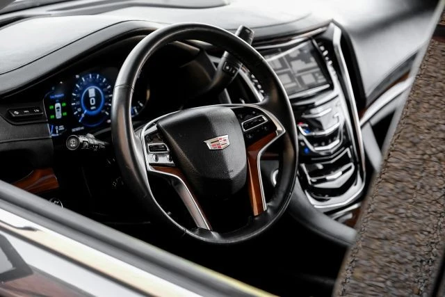 2017 Cadillac Escalade 4th Gen - Image 18 of 21