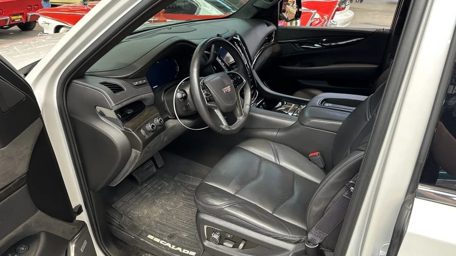2017 Cadillac Escalade 4th Gen - Image 3 of 4