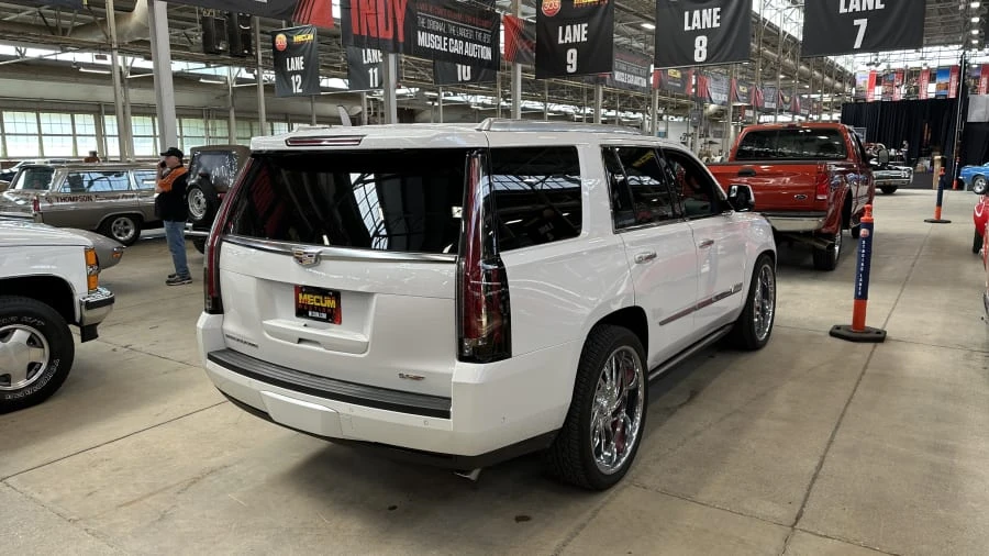 2017 Cadillac Escalade 4th Gen - Image 2 of 4