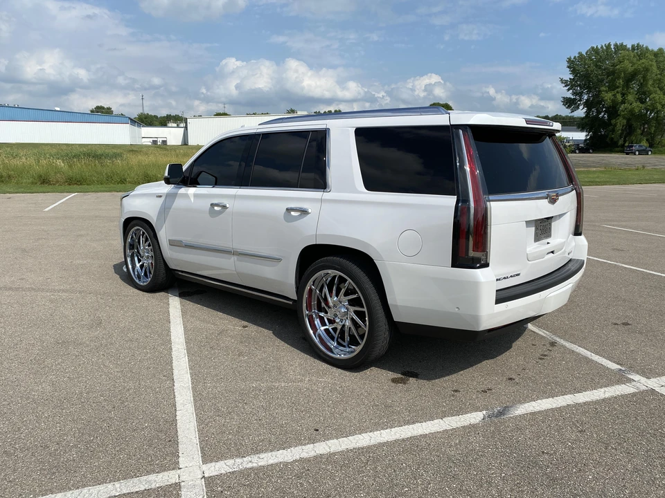2017 Cadillac Escalade 4th Gen - Image 13 of 30