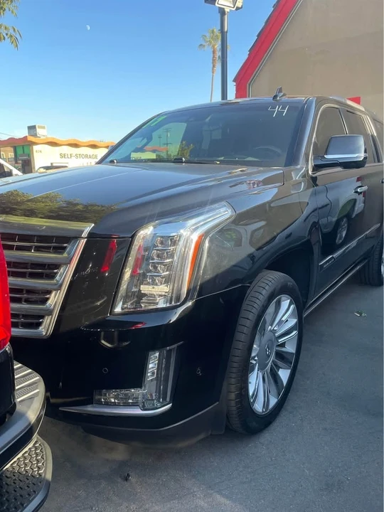 2017 Cadillac Escalade 4th Gen - Image 2 of 2