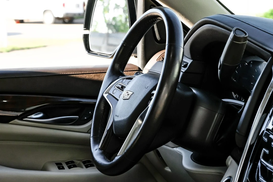 2017 Cadillac Escalade 4th Gen - Image 18 of 21