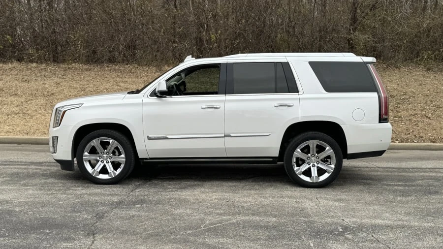 2017 Cadillac Escalade 4th Gen - Image 2 of 11