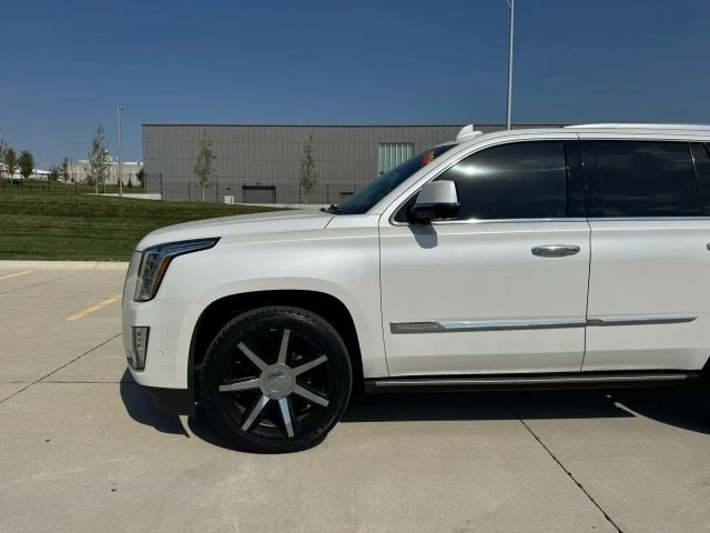 2017 Cadillac Escalade 4th Gen - Image 2 of 21