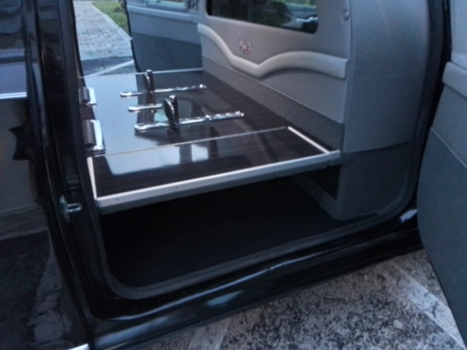 2017 Cadillac Fleetwood - Image 17 of 31