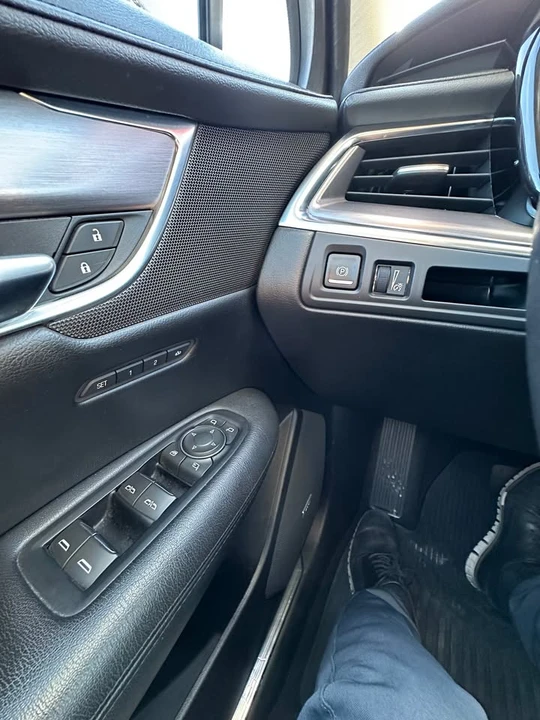2017 Cadillac XT5 - Image 10 of 17