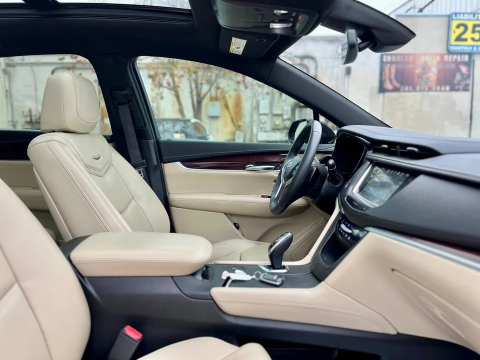 2017 Cadillac XT5 - Image 19 of 20