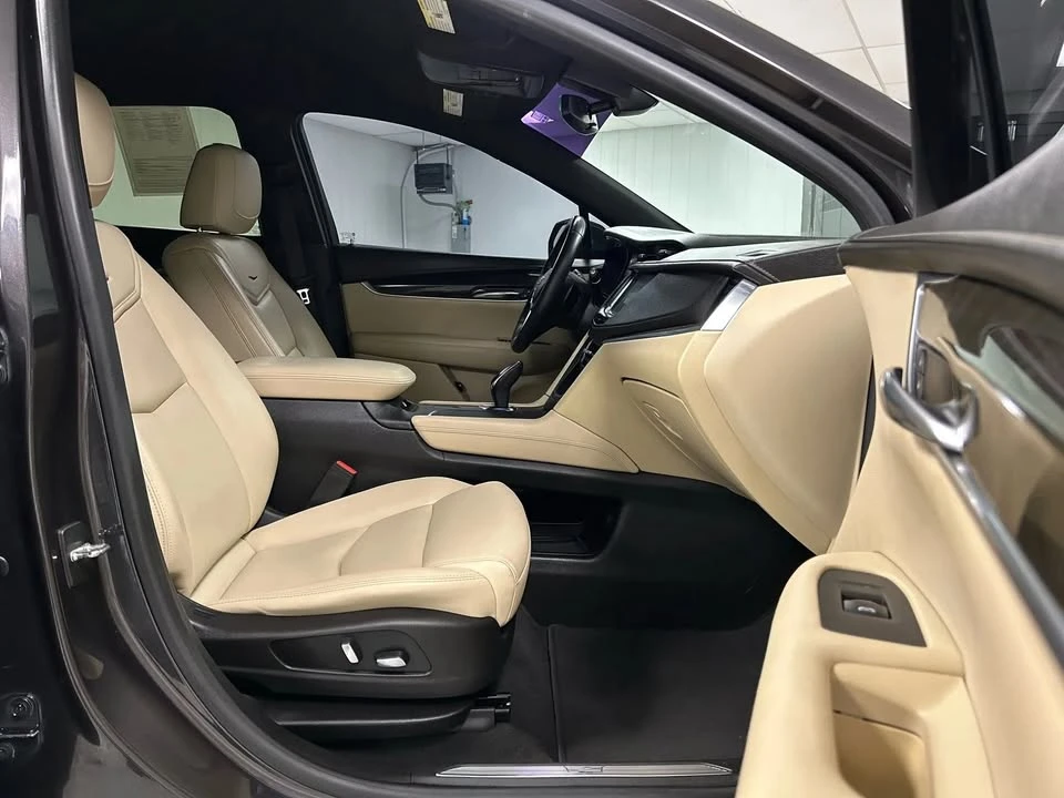 2017 Cadillac XT5 - Image 16 of 19