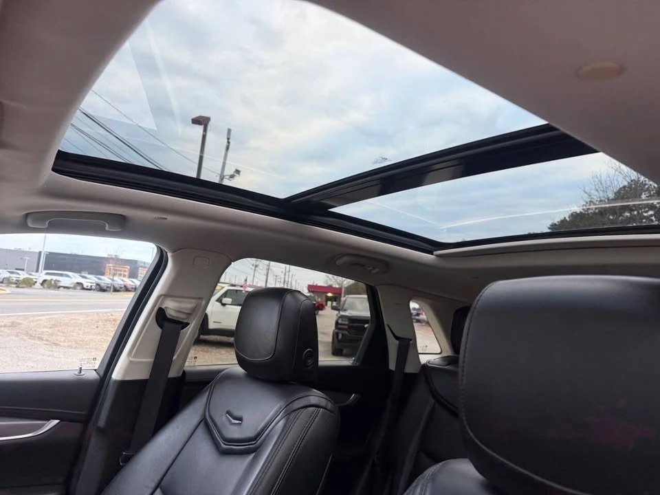 2017 Cadillac XT5 - Image 9 of 10