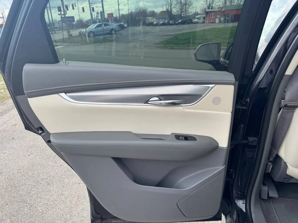 2017 Cadillac XT5 - Image 15 of 20
