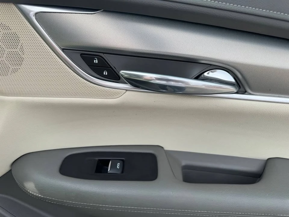 2017 Cadillac XT5 - Image 17 of 20