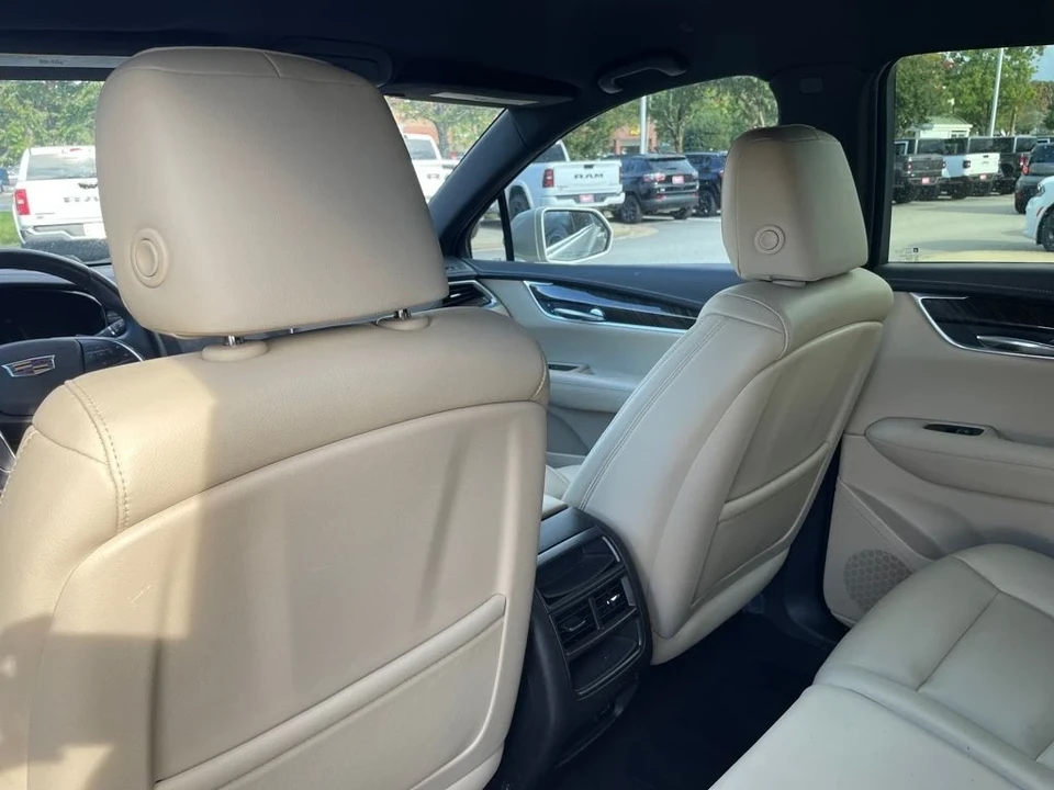2017 Cadillac XT5 - Image 8 of 12