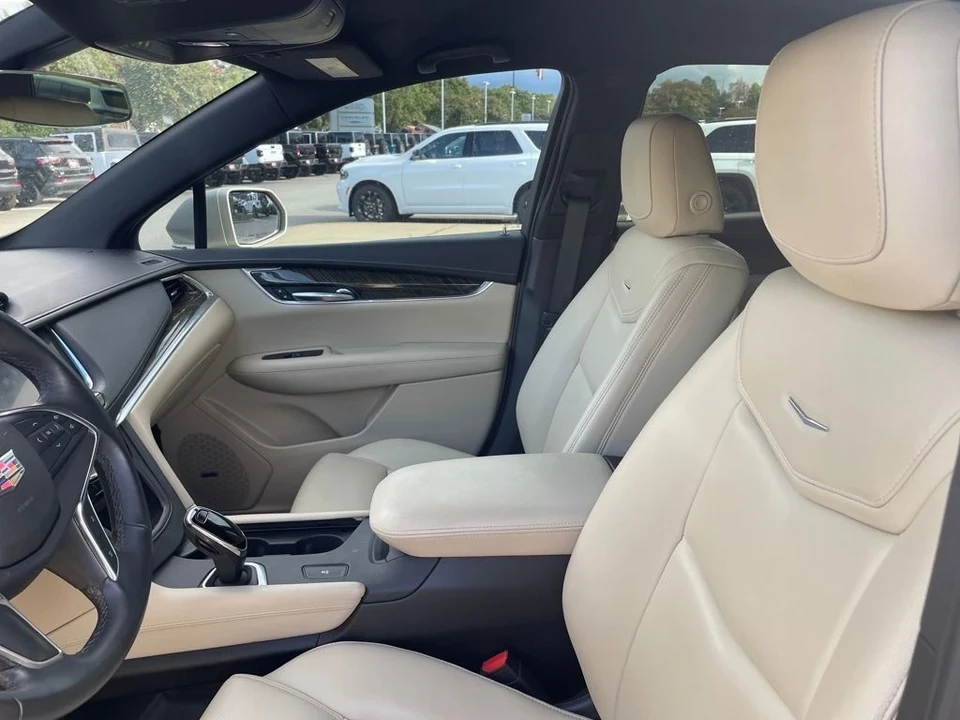 2017 Cadillac XT5 - Image 2 of 12