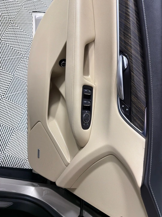 2017 Cadillac XT5 - Image 11 of 21