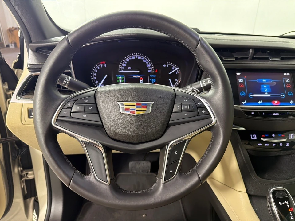 2017 Cadillac XT5 - Image 15 of 21