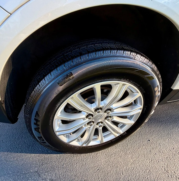 2017 Cadillac XT5 - Image 10 of 15