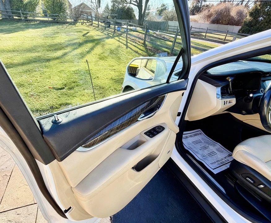 2017 Cadillac XT5 - Image 12 of 15