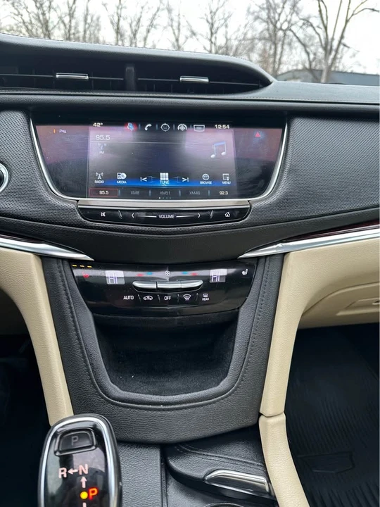 2017 Cadillac XT5 - Image 16 of 19