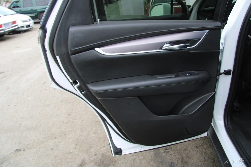 2017 Cadillac XT5 - Image 19 of 21
