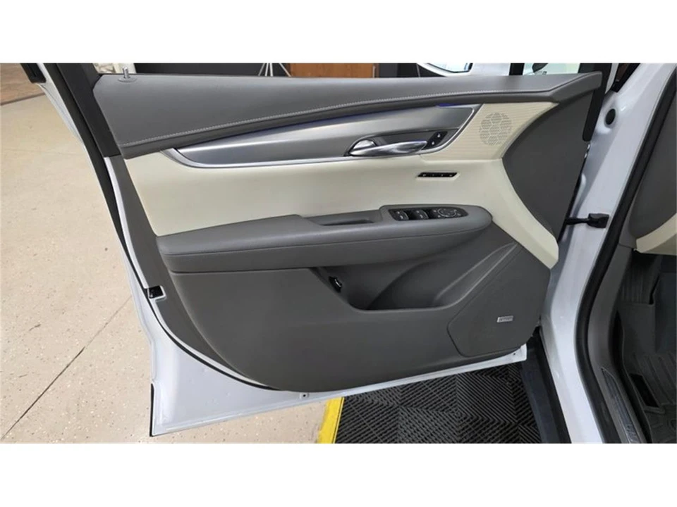 2017 Cadillac XT5 - Image 21 of 31