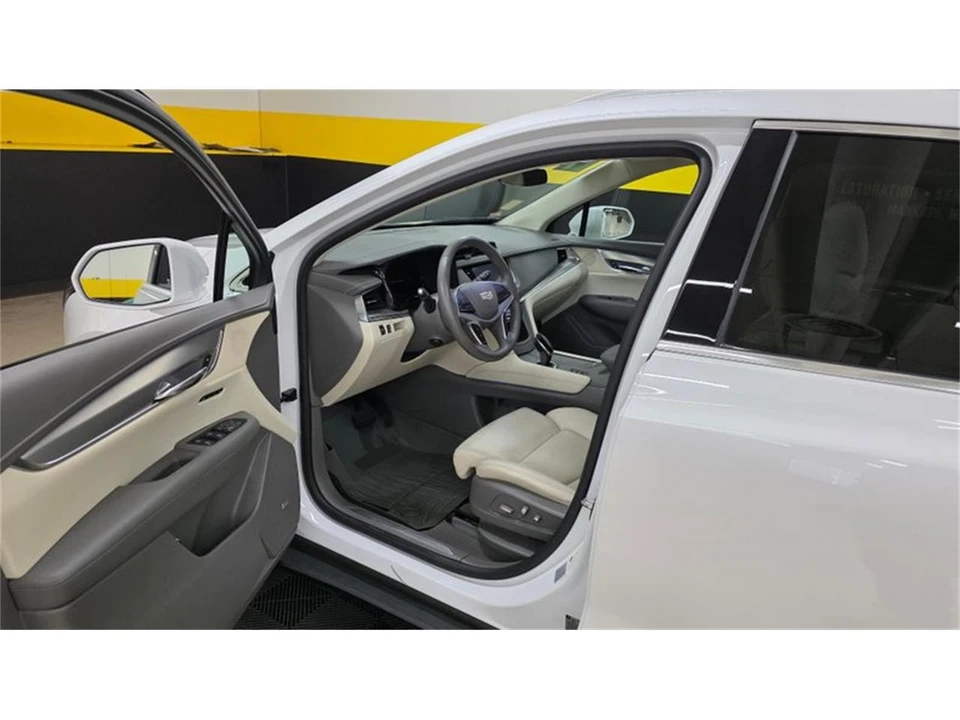2017 Cadillac XT5 - Image 8 of 31