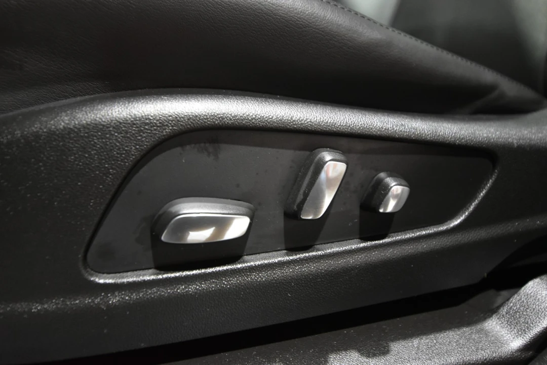 2017 Cadillac XT5 - Image 17 of 21