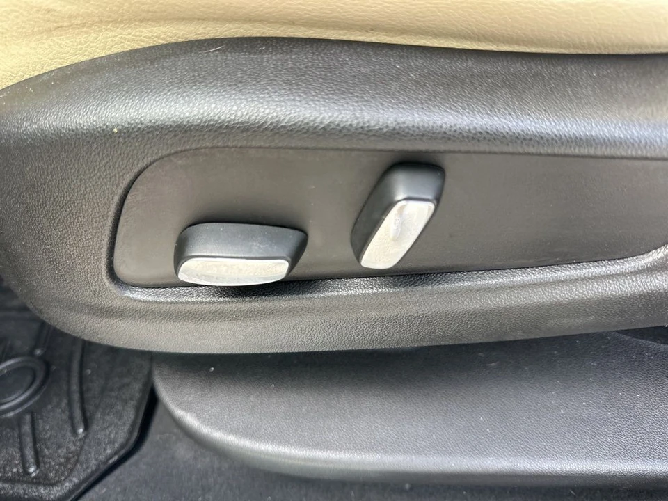 2017 Cadillac XT5 - Image 10 of 12