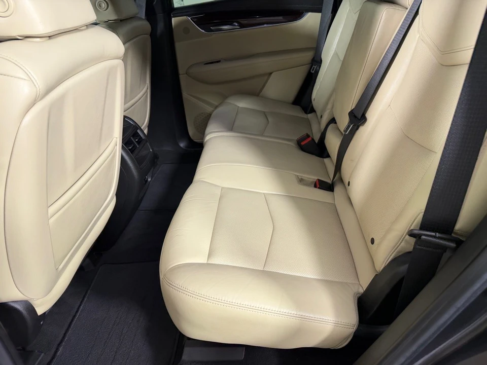 2017 Cadillac XT5 - Image 19 of 21