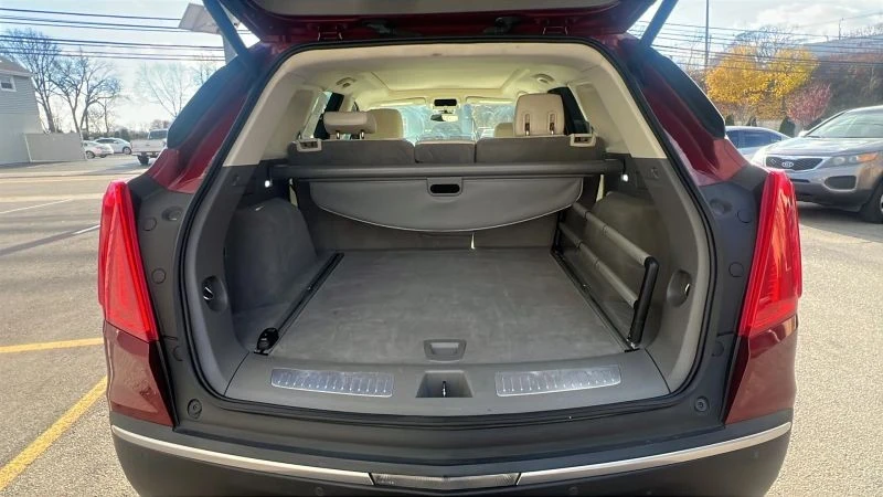 2017 Cadillac XT5 - Image 10 of 12