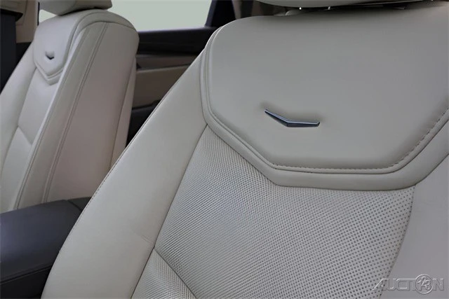 2017 Cadillac XT5 - Image 15 of 21