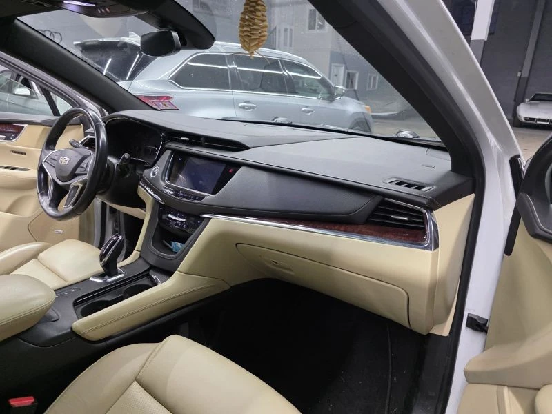 2017 Cadillac XT5 - Image 10 of 12