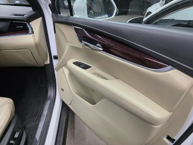 2017 Cadillac XT5 - Image 11 of 12