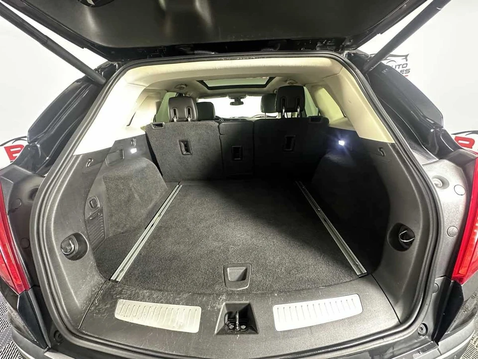 2017 Cadillac XT5 - Image 19 of 21