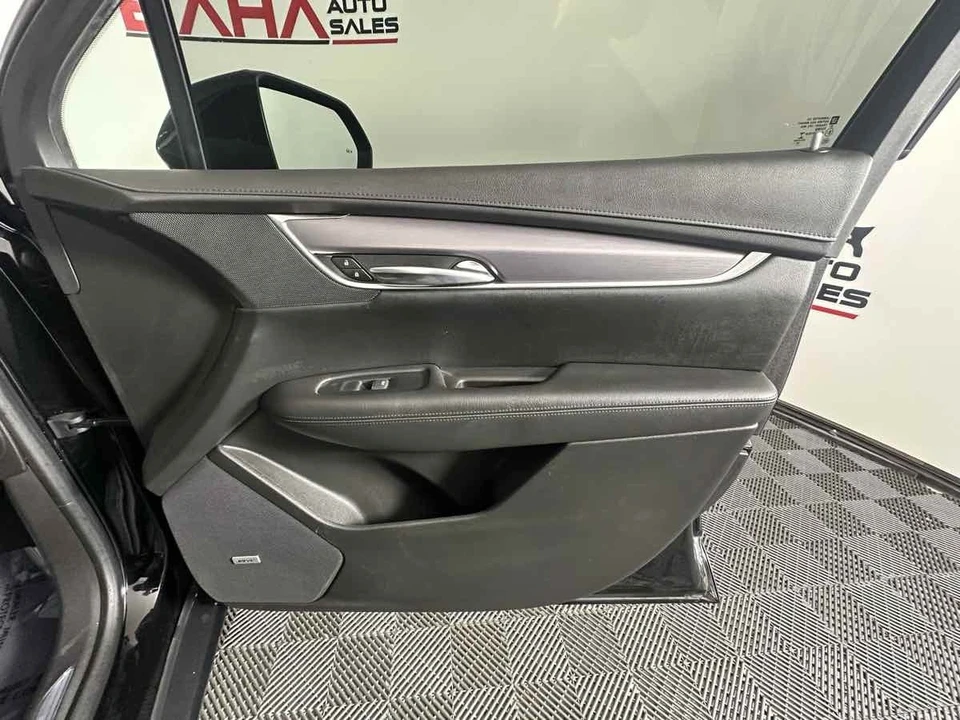2017 Cadillac XT5 - Image 16 of 21