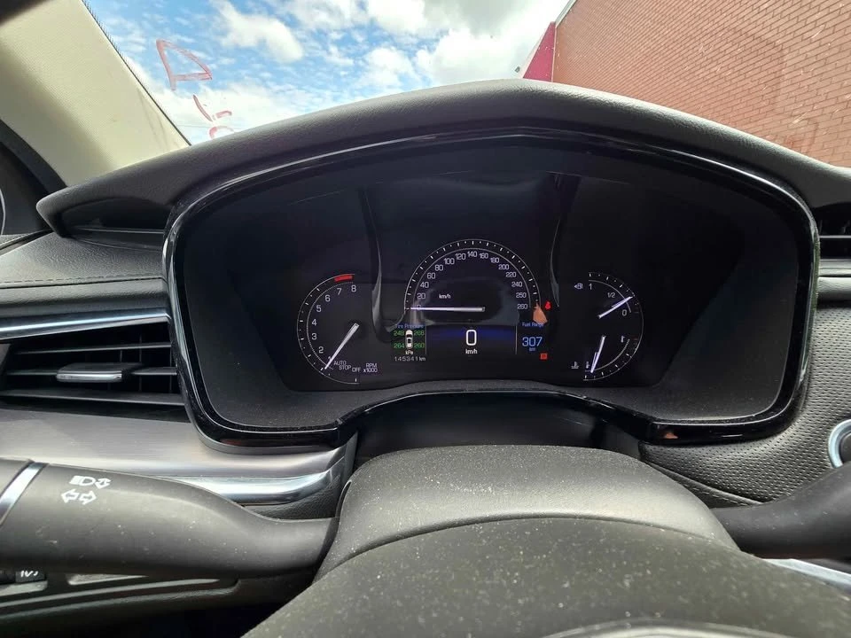 2017 Cadillac XT5 - Image 10 of 11