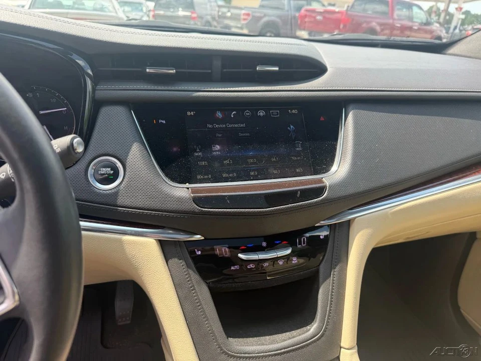 2017 Cadillac XT5 - Image 19 of 21