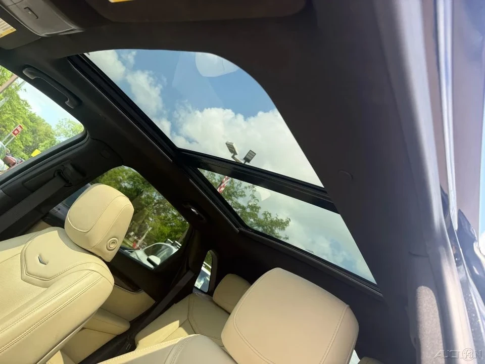 2017 Cadillac XT5 - Image 17 of 21