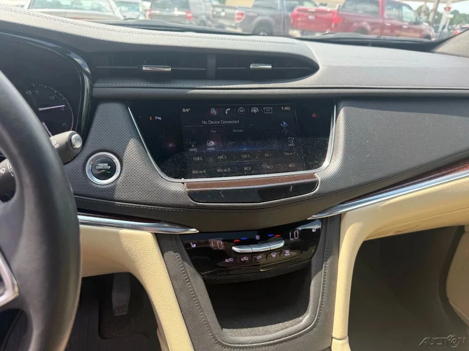 2017 Cadillac XT5 - Image 19 of 21